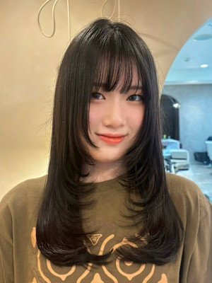 スタイリスト　yuria　正面スタイル