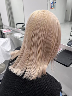 スタイリスト　シンバ　ダブルカラー