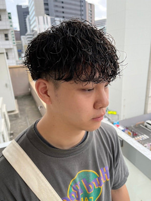 スタイリスト　鈴木