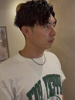 スタイリスト　鈴木