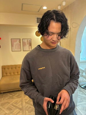スタイリスト　鈴木