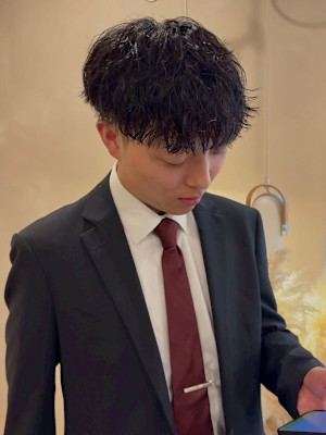 スタイリスト　鈴木