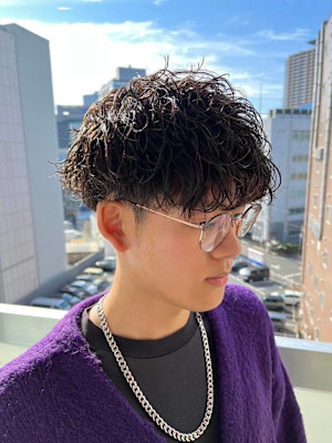 スタイリスト　鈴木