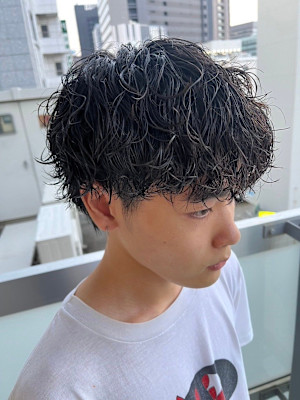 スタイリスト　鈴木