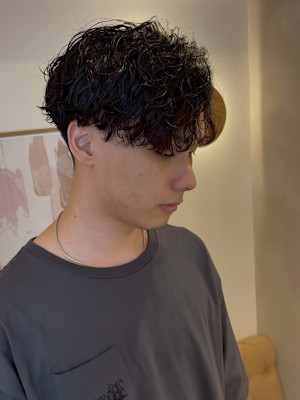 スタイリスト　鈴木
