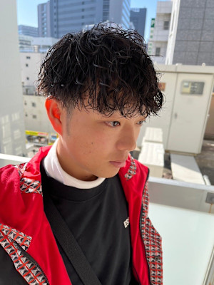 スタイリスト　鈴木
