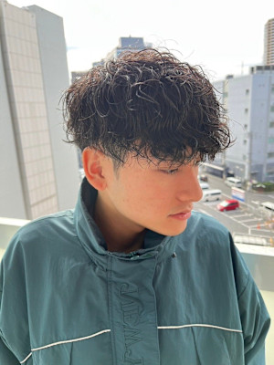 スタイリスト　鈴木