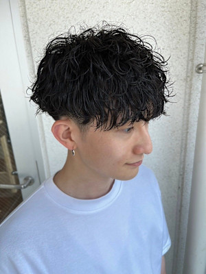 スタイリスト　鈴木
