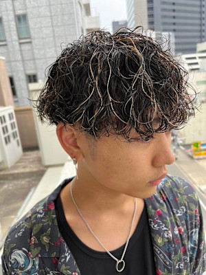 スタイリスト　鈴木