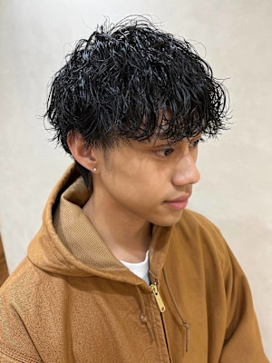 スタイリスト　鈴木