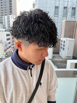 スタイリスト　鈴木