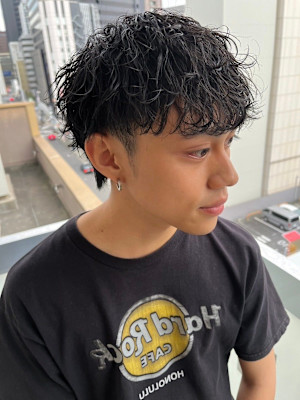 スタイリスト　鈴木