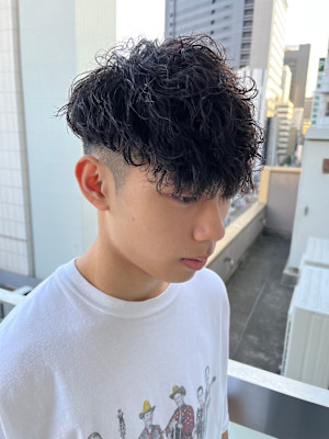 スタイリスト　鈴木