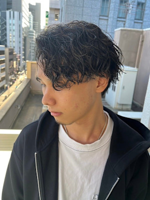 スタイリスト　鈴木