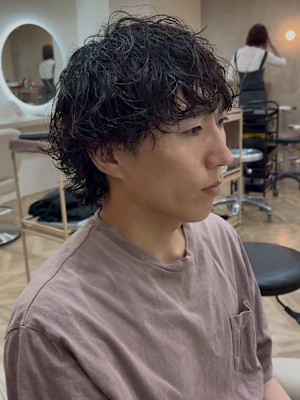 スタイリスト　鈴木
