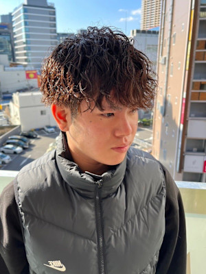 スタイリスト　鈴木