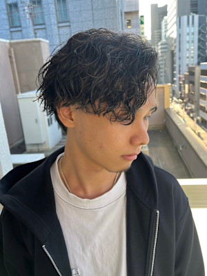 スタイリスト　鈴木