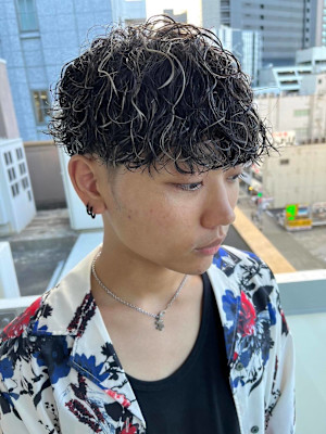 スタイリスト　鈴木