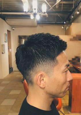 男らしさを引き立てるクリーンなフェードカット【275スタイル