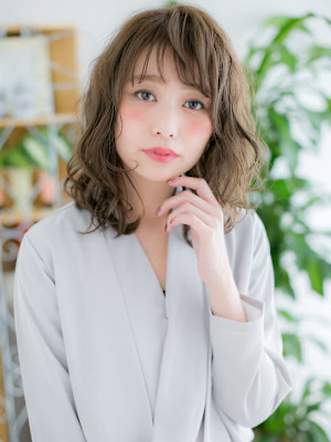ミントアッシュ×ウェーブ巻きミディ