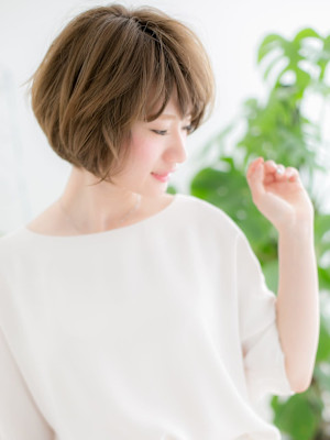 ハイトーンカラー×ふわふわボブショート