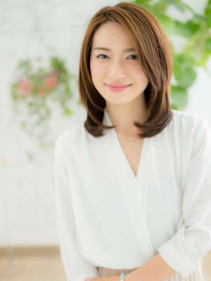 暖色系カラー×内巻きワンカールセミディ