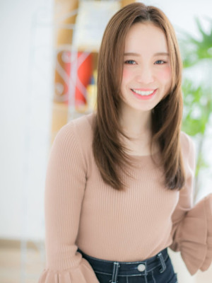 暖色系カラー×ツヤ髪エアーストレート