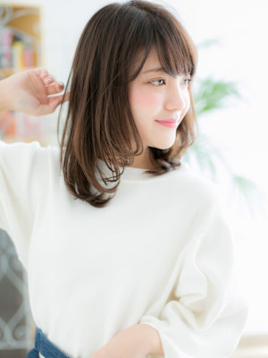 ニュアンスカラーで内巻きワンカール