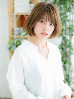 キャラメルベージュの大人オン眉ボブ