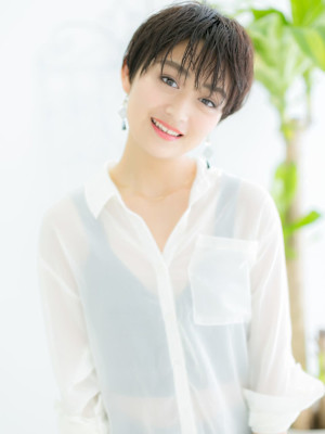 透け感グレージュ×マッシュボブ