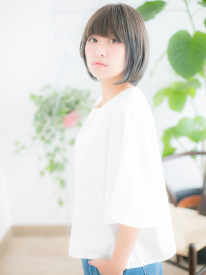 ぱっつんボブ×オリーブグレージュ