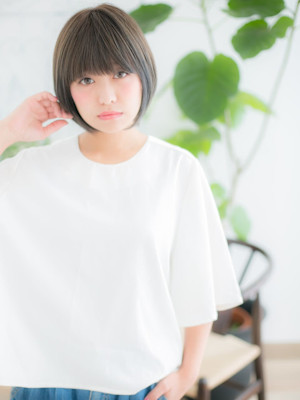 ぱっつんボブ×オリーブグレージュ