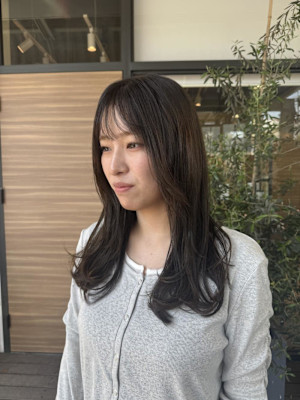 透明感たっぷりオリーブグレージュ