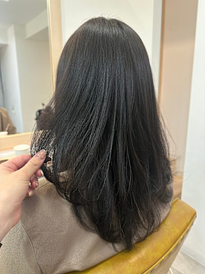 レイヤーカット×アッシュカラー