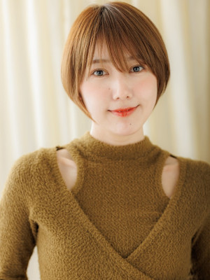 ミルクティーブロンド12トーン小顔ひし形ショート20代30代