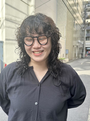 medium.パーマ.黒髪.オシャレ