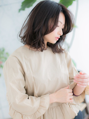 ダークグレージュの大人ロブヘアe
