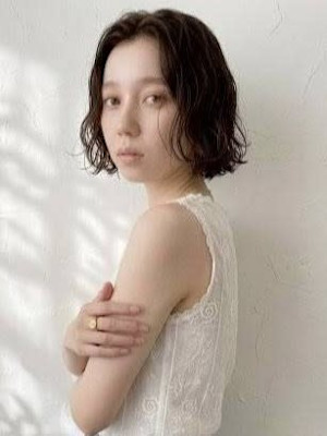 顔周りレイヤー 顔周りカット 20代 ショートボブ パーマ