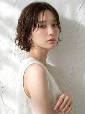 ブラウンカラー 20代 顔周りカット レイヤー ボブパーマ