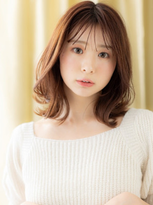 フレンチバングミルクティーブロンドクラゲカット30代40代