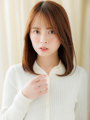 美髪ミルクグレージュブリーチなし艶感ストレート30代40代