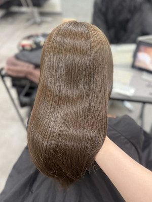 ブリーチなしダブルカラーで叶うヘーゼルグレージュ