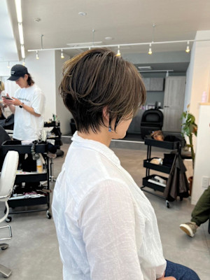 大人可愛い40代50代60代くびれショートボブ白髪ぼかし大鷲