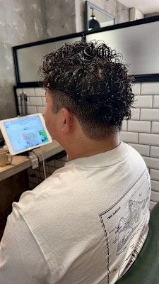 強めスパイラル× フェードパーマ