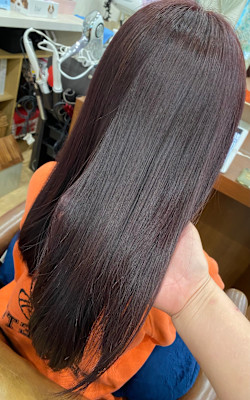 美髪ボルトーカラーのストレートロング