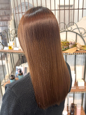 大人女性のためのナチュラルストレート