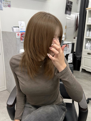 ブリーチなしオリーブベージュレイヤーカット