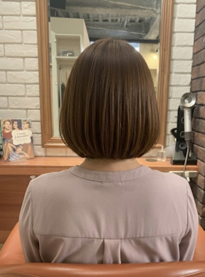 まとまりのある艶やかなストレートボブ【305スタイル】