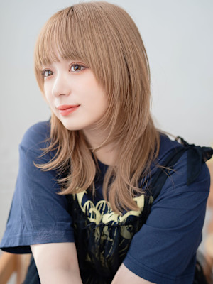 柔らかレイヤーの大人ミディ×ブリーチ２回+オンカラー