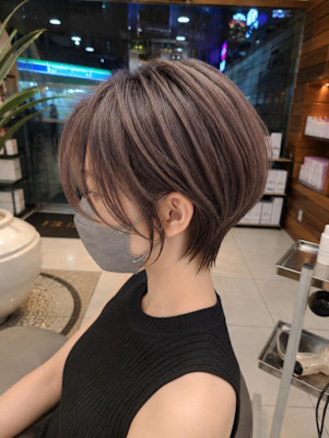 白髪ぼかしとくびれショートで大人の立体感